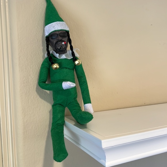 Snoop Dogg Elf on the shelf - Snoop on the Stoop - Picture 3 of 3